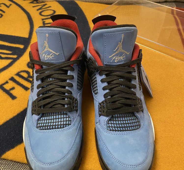 Travis Scott Jordan 4 Retros
