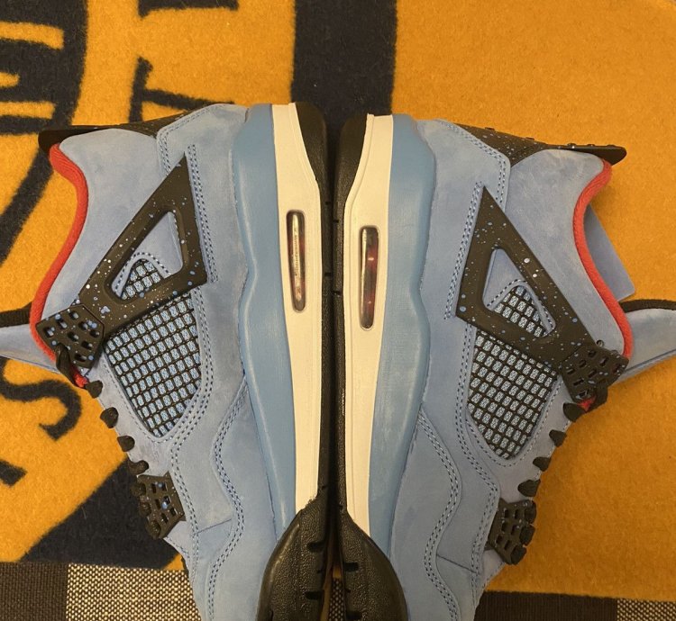 Travis Scott Jordan 4 Retros