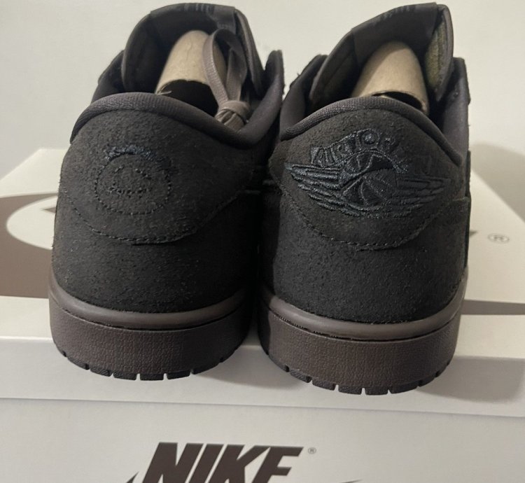 Travis scott Jordan one Low velvet browns