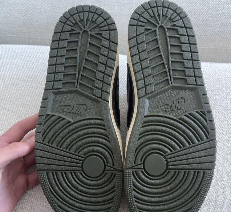 Travis Scott Medium Olive Jordan 1 Lows - Size 8