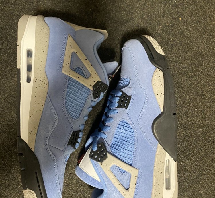 University blue Jordan 4