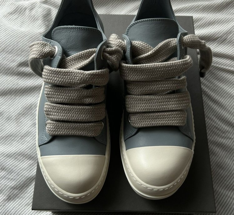 (41 5) Pale Blue Jumbo Lace Sneakers
