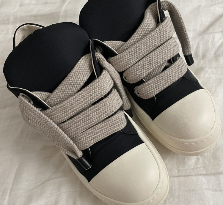 (41 5) Plush Puffer Jumbo Lace Sneakers