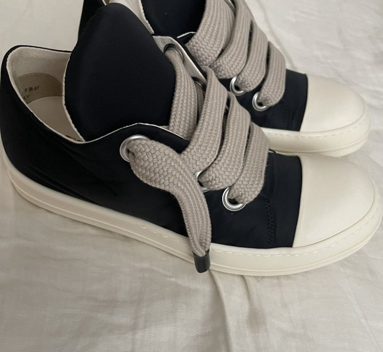 (41 5) Plush Puffer Jumbo Lace Sneakers