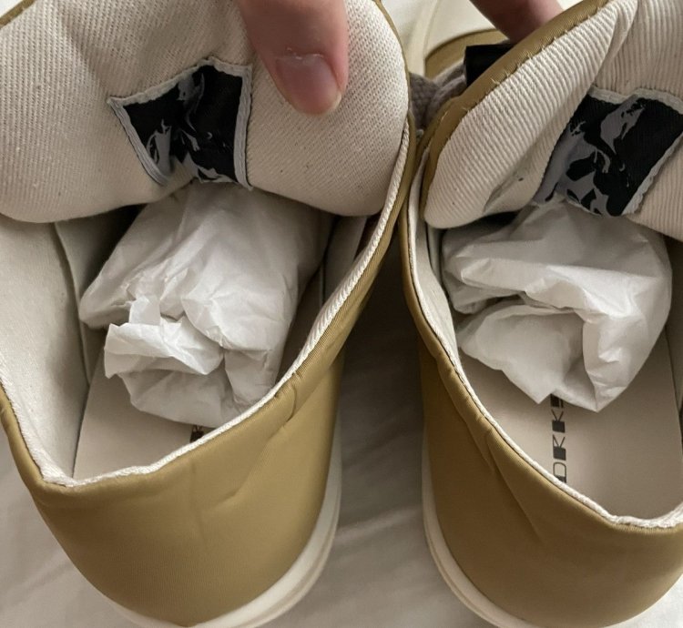(42 5) Plush Puffer Jumbo Lace Sneakers