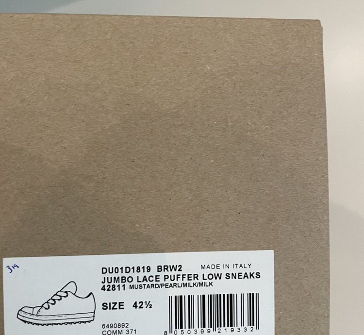 (42 5) Plush Puffer Jumbo Lace Sneakers