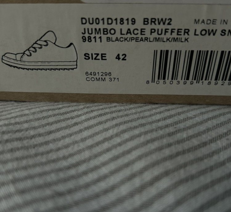 (42) Plush Puffer Black Jumbo Lace Sneakers