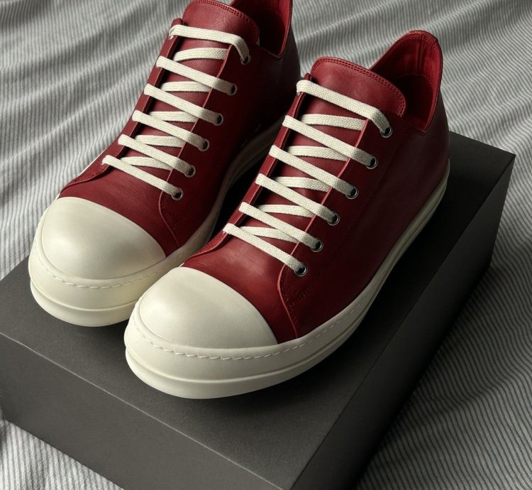 (43) Cardinal Red Ramone Sneakers