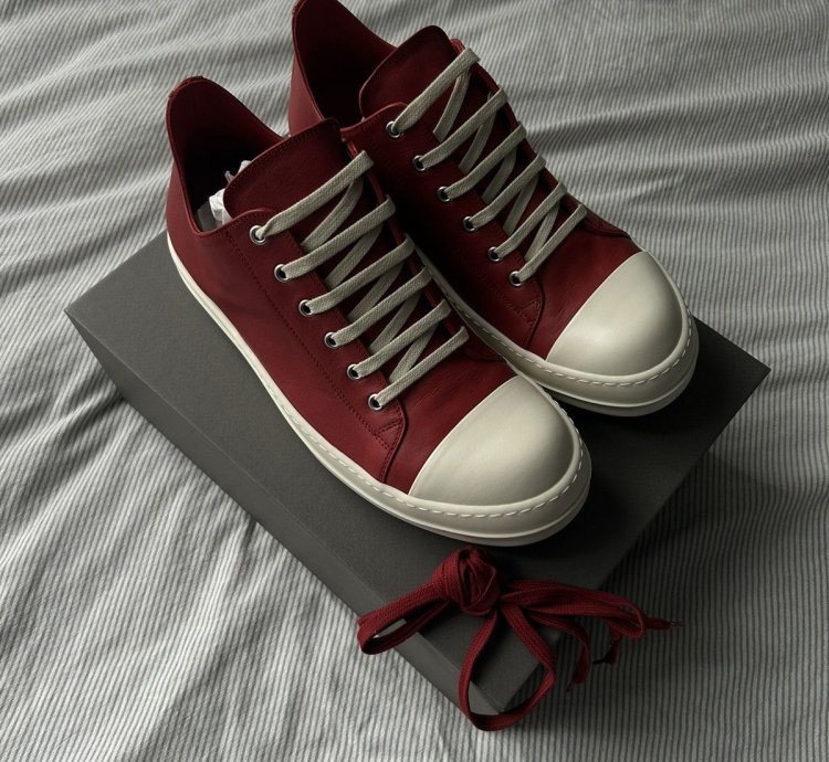 (43) Cardinal Red Ramone Sneakers