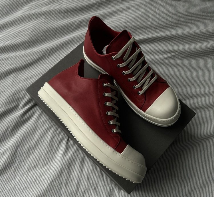 (43) Cardinal Red Ramone Sneakers