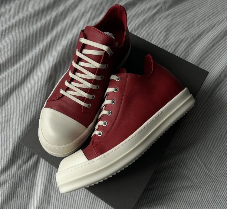 (43) Cardinal Red Ramone Sneakers