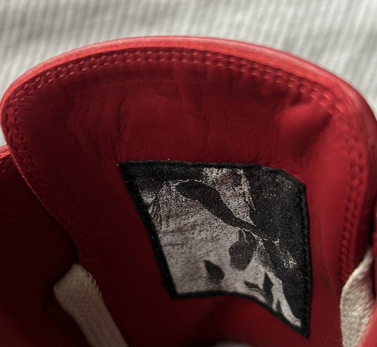 (43) Cardinal Red Ramone Sneakers