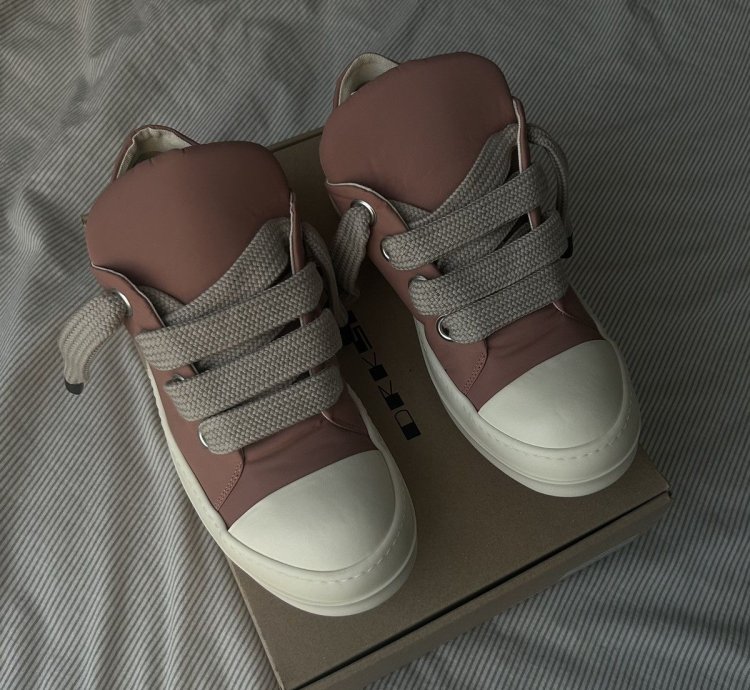 (44) Plush Puffer Jumbo Lace Sneakers