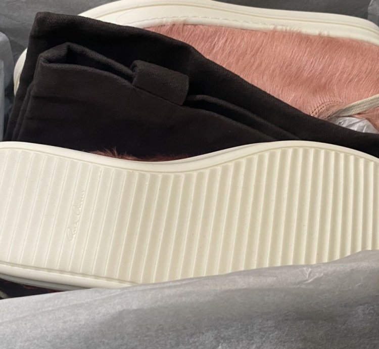 22 Strobe Pink Fur Low Ramones