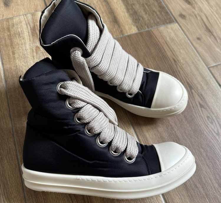 42 NYLON Jumbo Laces puffer high top Ramones