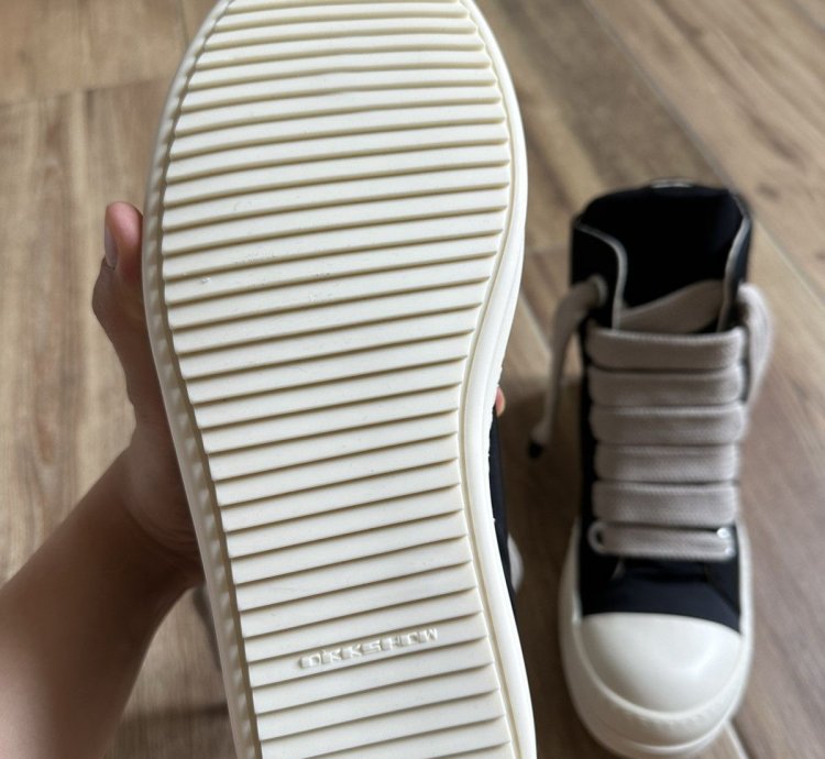 42 NYLON Jumbo Laces puffer high top Ramones
