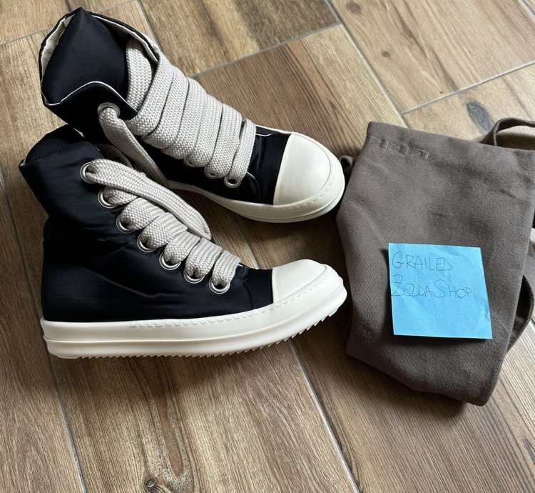 42 NYLON Jumbo Laces puffer high top Ramones