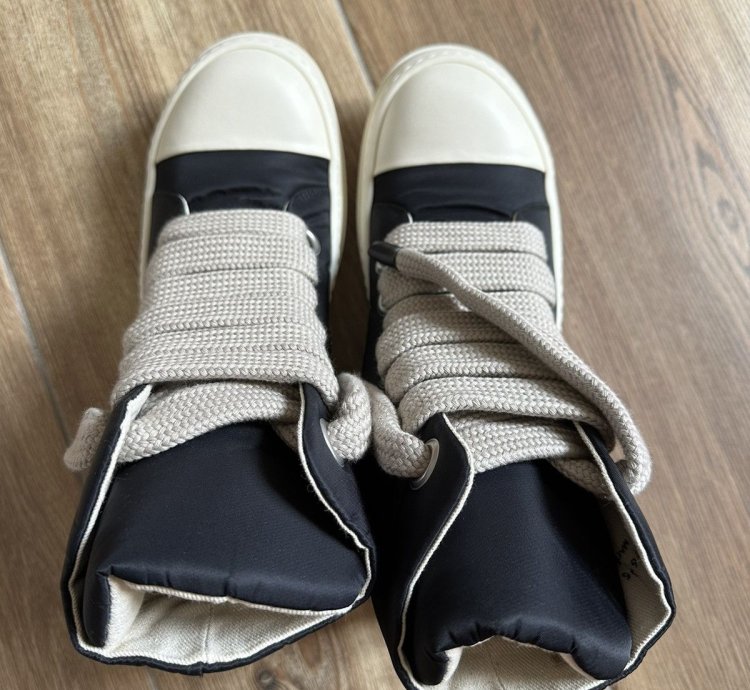 42 NYLON Jumbo Laces puffer high top Ramones
