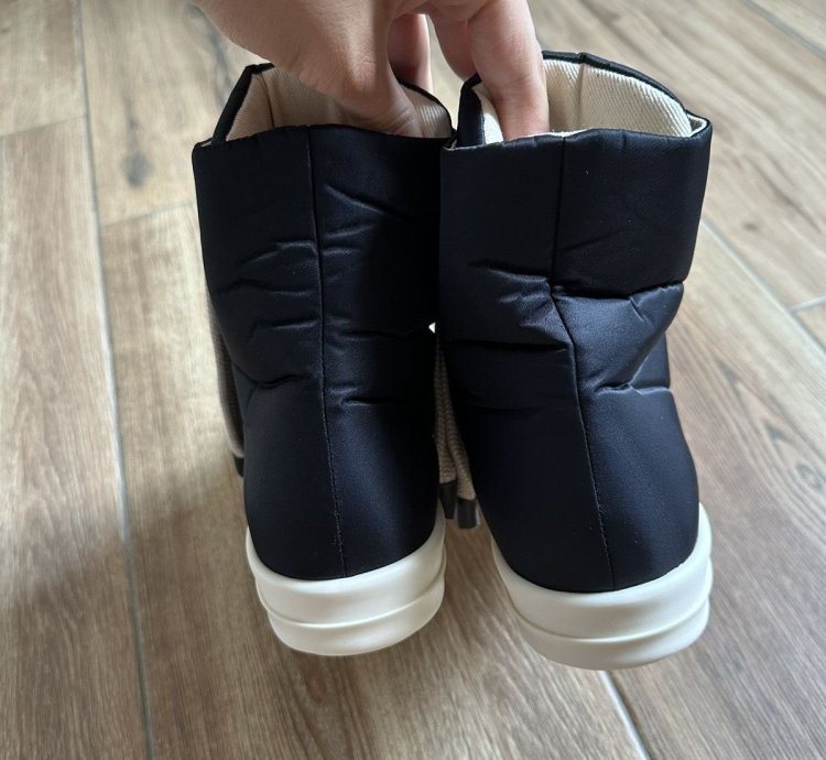 42 NYLON Jumbo Laces puffer high top Ramones