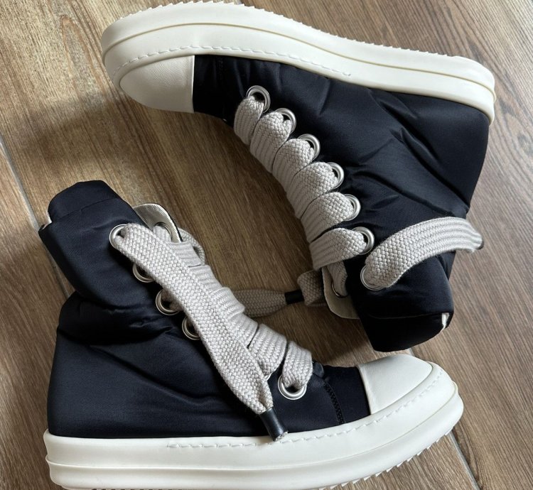 42 NYLON Jumbo Laces puffer high top Ramones