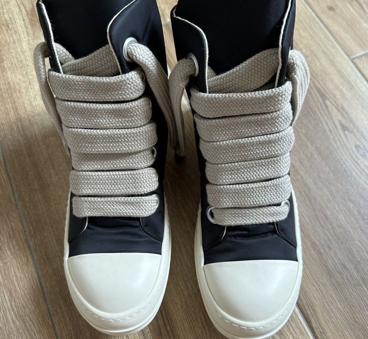 42 NYLON Jumbo Laces puffer high top Ramones