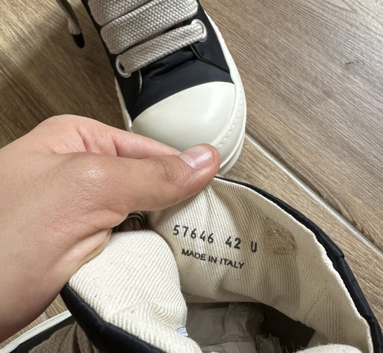 42 NYLON Jumbo Laces puffer high top Ramones