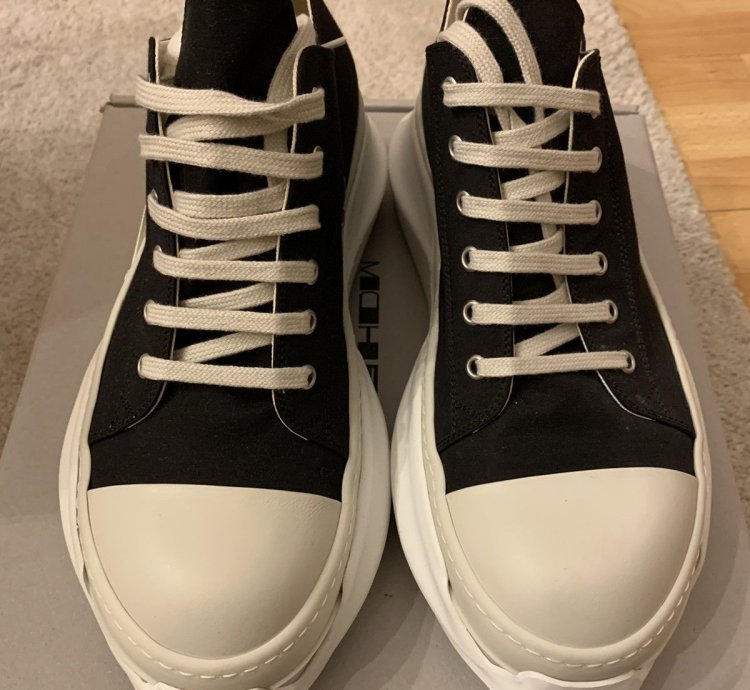 Abstract low sneakers