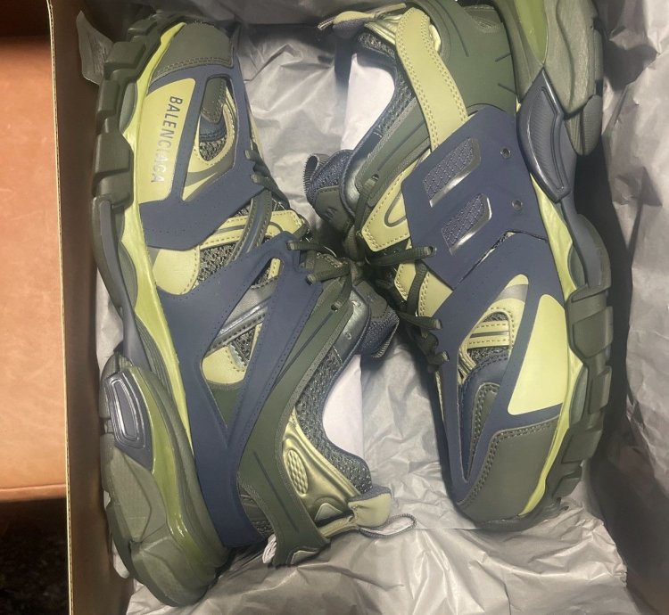 Balenciaga  900 Track trainer runner sneaker