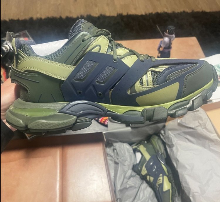 Balenciaga  900 Track trainer runner sneaker