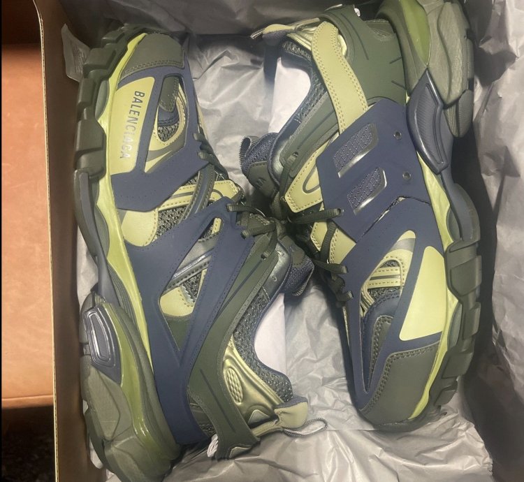 Balenciaga  900 Track trainer runner sneaker