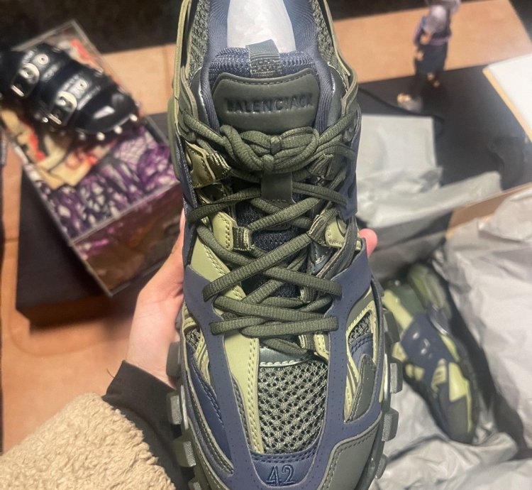 Balenciaga  900 Track trainer runner sneaker