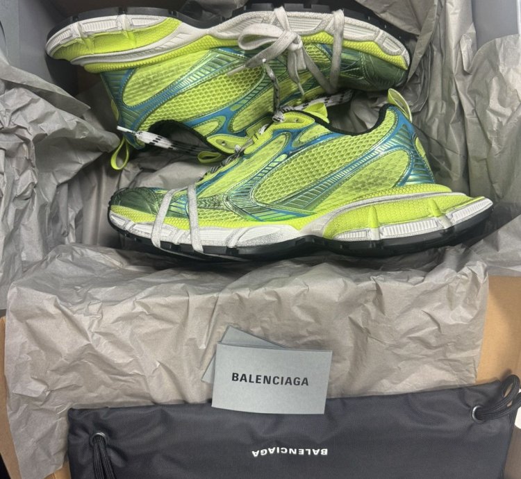 Balenciaga 3XL BNIB sz 44
