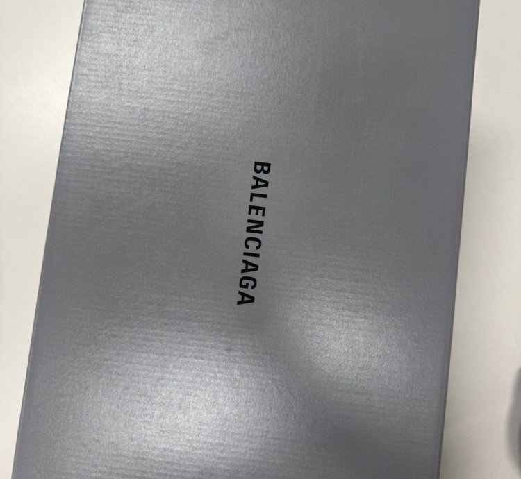 Balenciaga 3XL BNIB sz 44