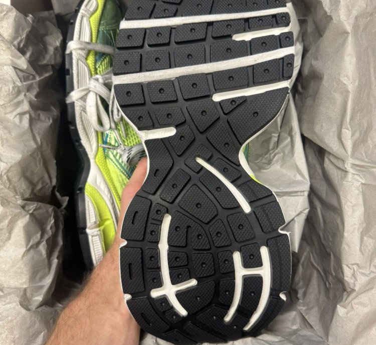 Balenciaga 3XL BNIB sz 44