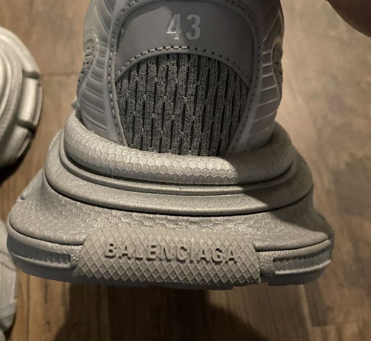 Balenciaga 3XL sneakers reflective grey