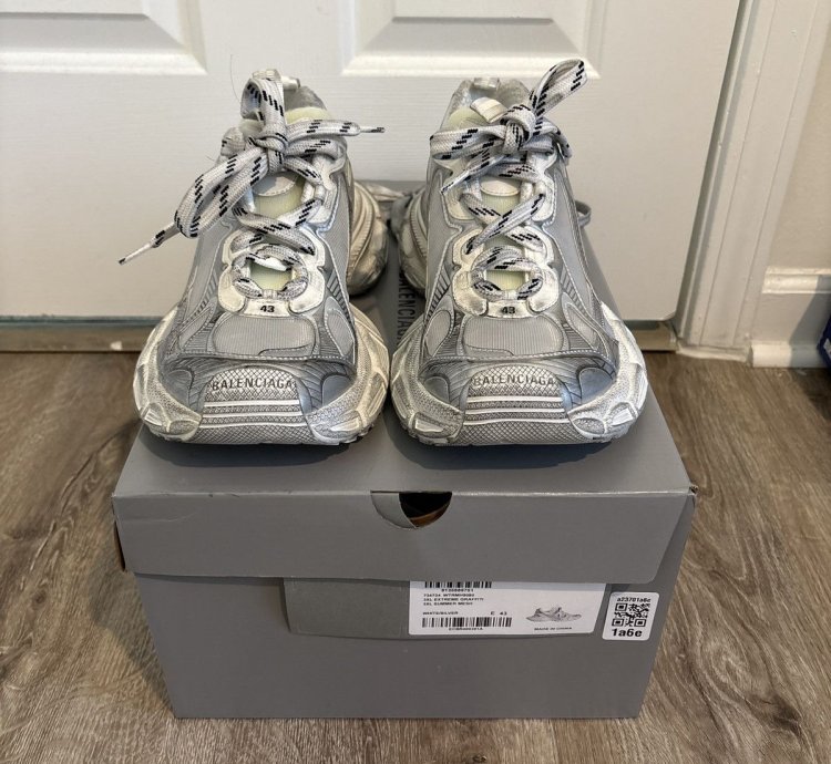 Balenciaga 3xl Worn-out- White silver