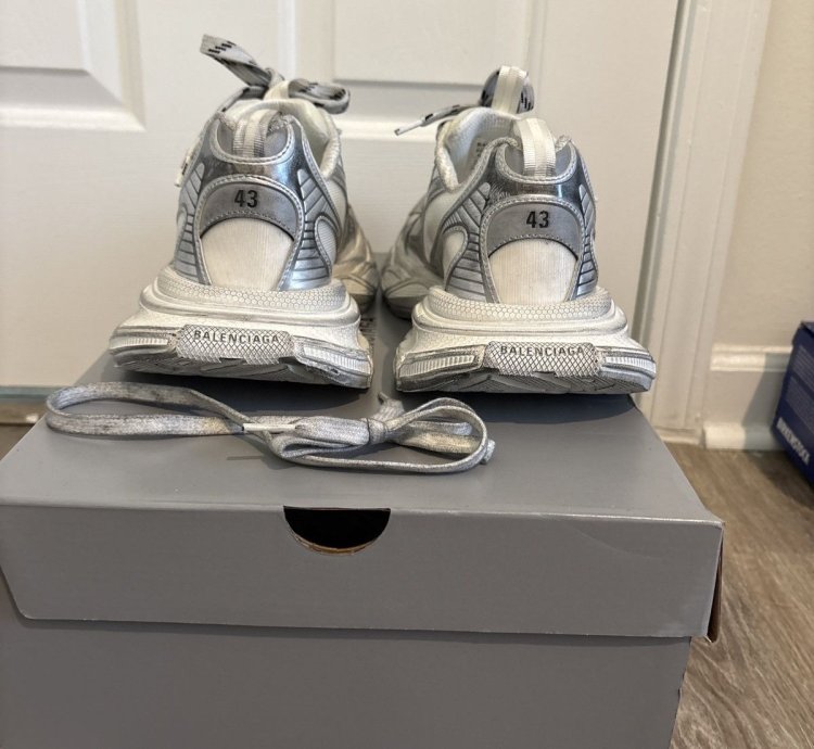 Balenciaga 3xl Worn-out- White silver