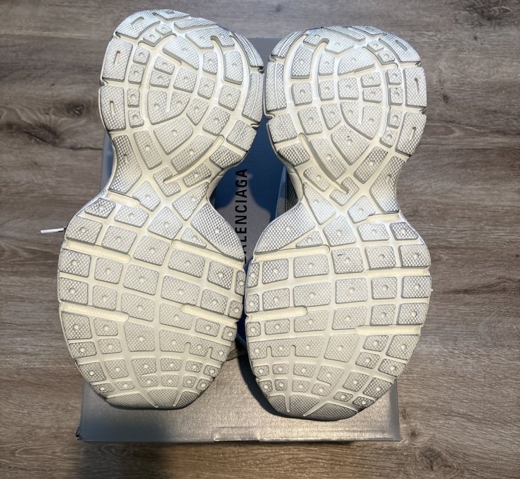 Balenciaga 3xl Worn-out- White silver