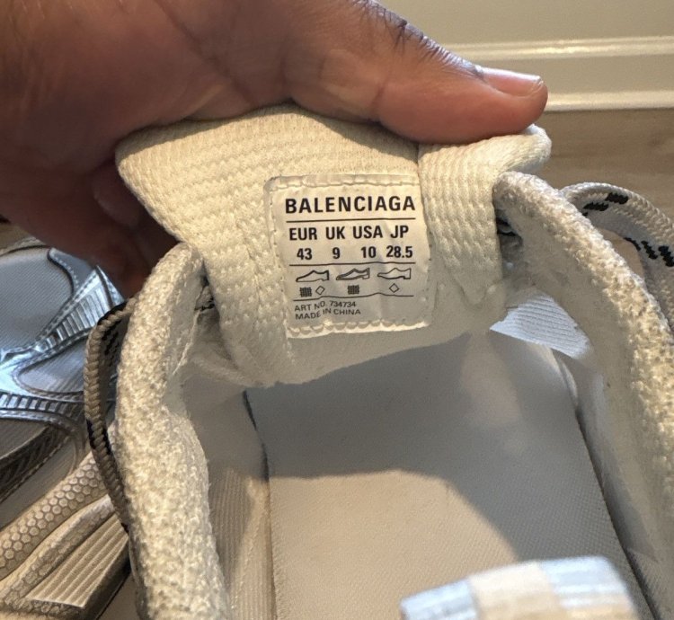 Balenciaga 3xl Worn-out- White silver