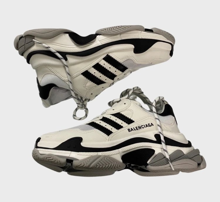 BALENCIAGA ADIDAS TRIPLE IN CREME WHITE BLACK