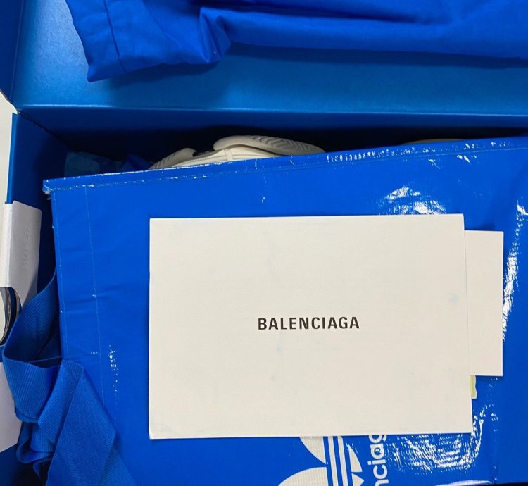BALENCIAGA ADIDAS TRIPLE IN CREME WHITE BLACK