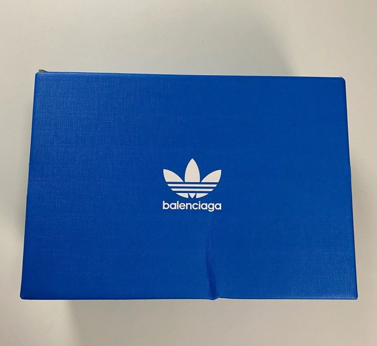 BALENCIAGA ADIDAS TRIPLE IN CREME WHITE BLACK