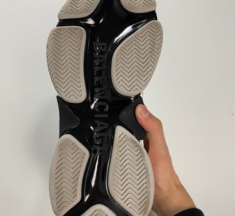 BALENCIAGA ADIDAS TRIPLE IN CREME WHITE BLACK