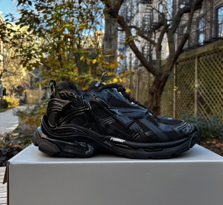 Balenciaga Blk Blk Runner Sneakers