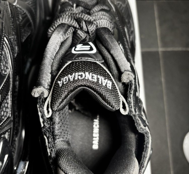Balenciaga Blk Blk Runner Sneakers
