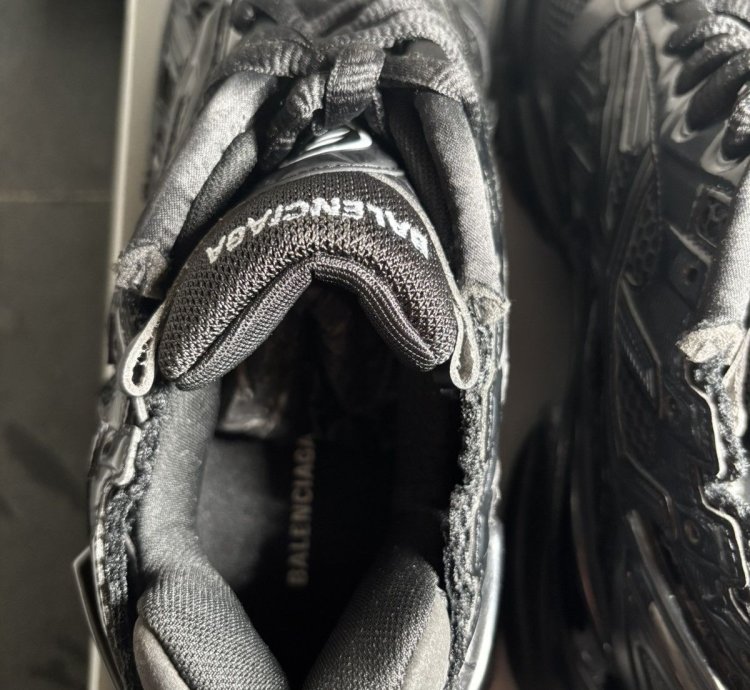 Balenciaga Blk Blk Runner Sneakers