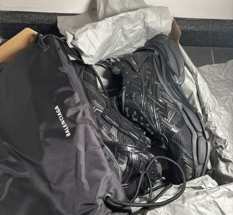 Balenciaga Blk Blk Runner Sneakers