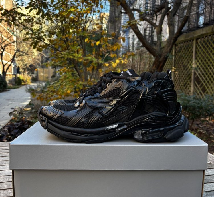 Balenciaga Blk Blk Runner Sneakers
