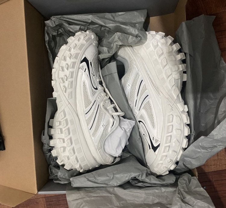 BALENCIAGA Bouncer