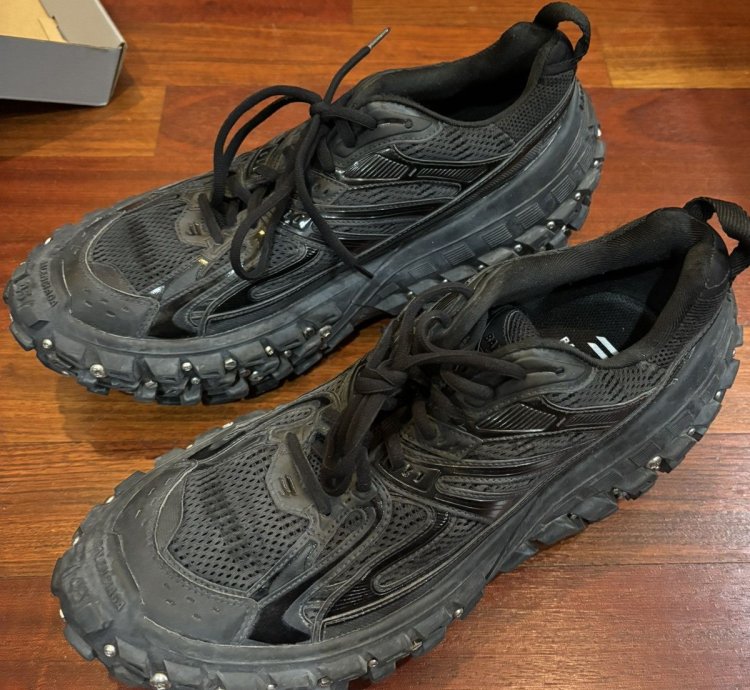 Balenciaga Bouncer Screw Defender Tire Sneaker